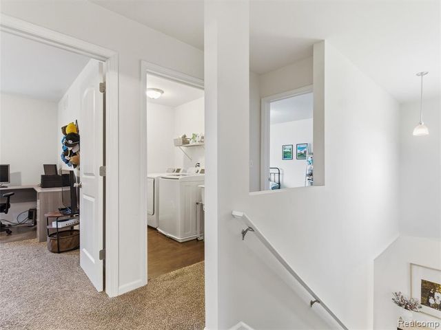 250 Fountain Park Drive, Waterford, MI 48327