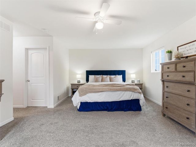 250 Fountain Park Drive, Waterford, MI 48327