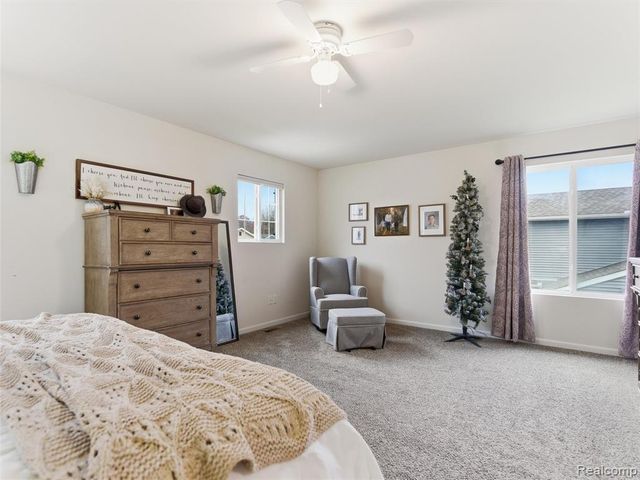 250 Fountain Park Drive, Waterford, MI 48327