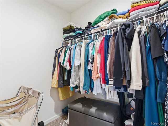 250 Fountain Park Drive, Waterford, MI 48327