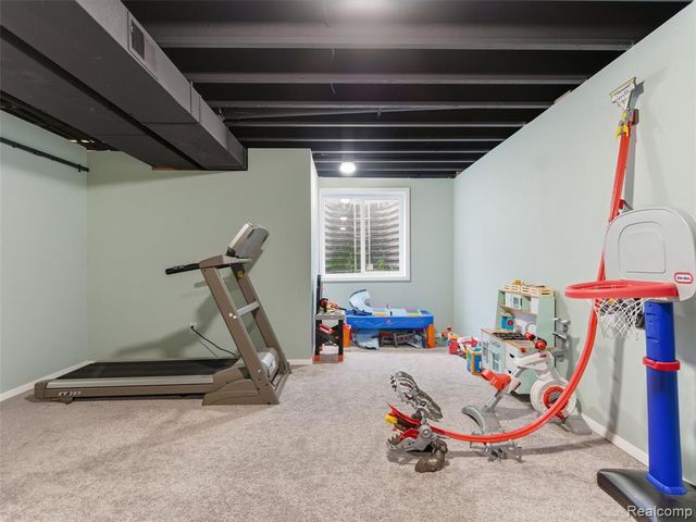 250 Fountain Park Drive, Waterford, MI 48327