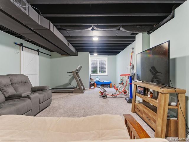 250 Fountain Park Drive, Waterford, MI 48327