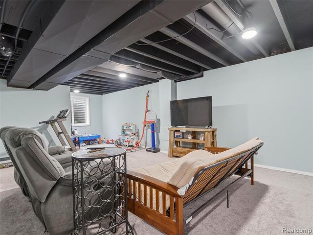 250 Fountain Park Drive, Waterford, MI 48327