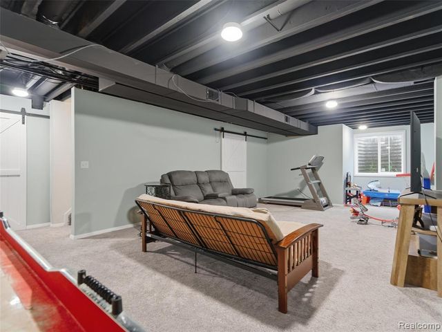 250 Fountain Park Drive, Waterford, MI 48327