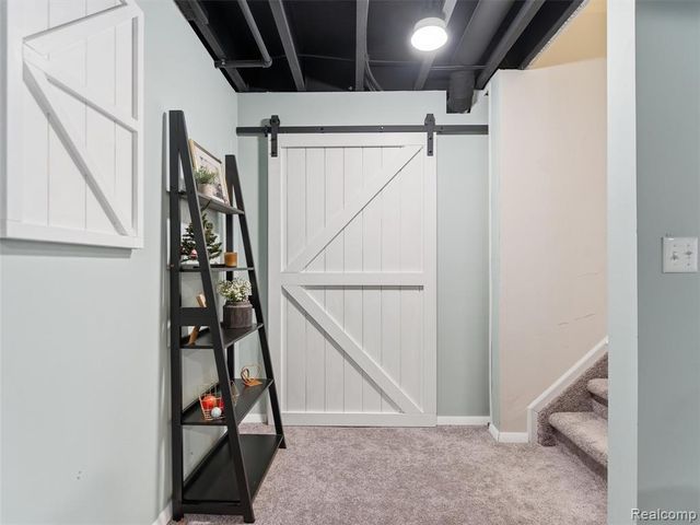 250 Fountain Park Drive, Waterford, MI 48327