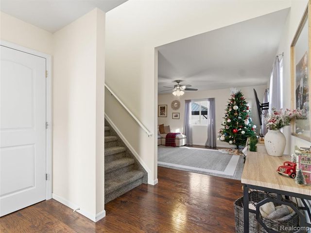 250 Fountain Park Drive, Waterford, MI 48327