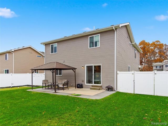 250 Fountain Park Drive, Waterford, MI 48327