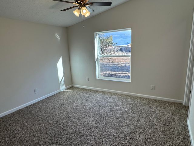 13 E Willard Road, Edgewood, NM 87015