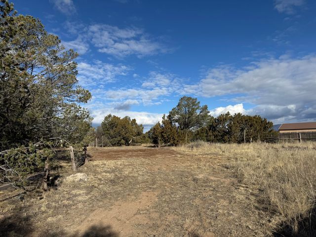 13 E Willard Road, Edgewood, NM 87015