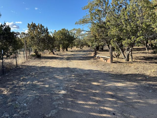 13 E Willard Road, Edgewood, NM 87015