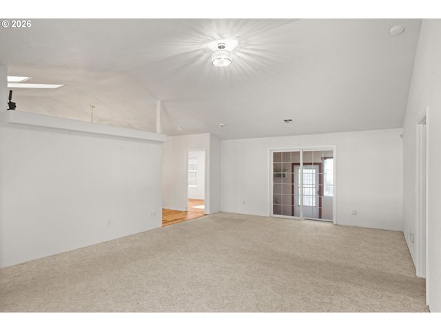 1785 BROOKHURST Way, Grants Pass, OR 97527