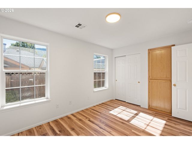 1785 BROOKHURST Way, Grants Pass, OR 97527