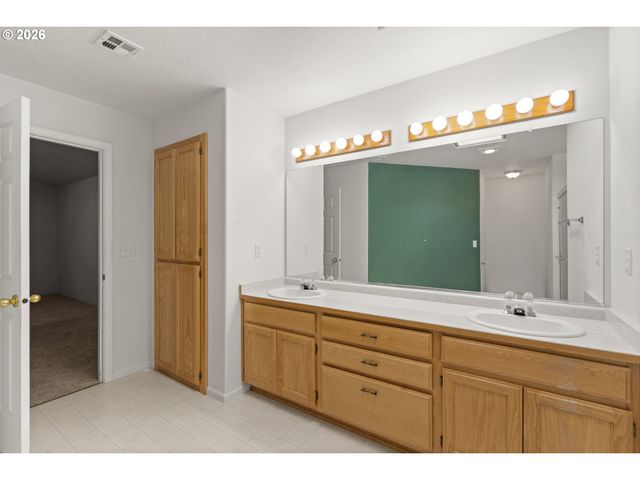 1785 BROOKHURST Way, Grants Pass, OR 97527