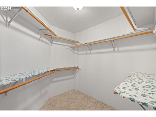 1785 BROOKHURST Way, Grants Pass, OR 97527