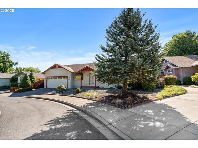 1785 BROOKHURST Way, Grants Pass, OR 97527
