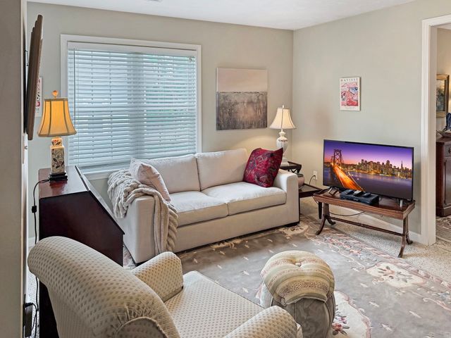 239 Union St 2, Franklin, MA 02038