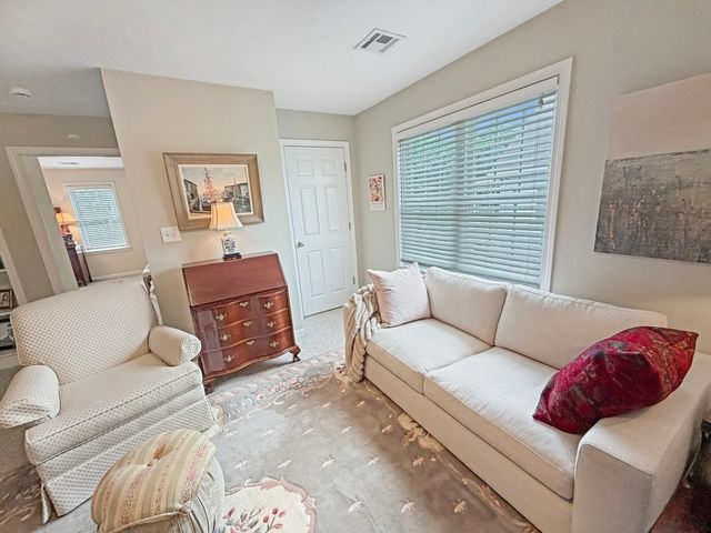 239 Union St 2, Franklin, MA 02038