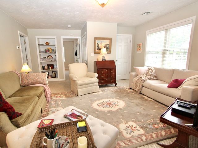 239 Union St 2, Franklin, MA 02038