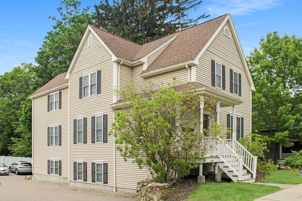 239 Union St 2, Franklin, MA 02038