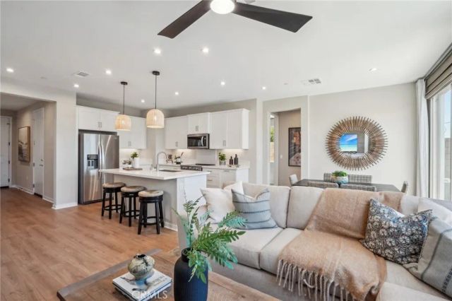 6362 Moonfire Lane, Fontana, CA 92336