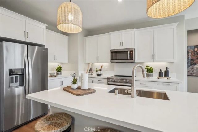 6362 Moonfire Lane, Fontana, CA 92336