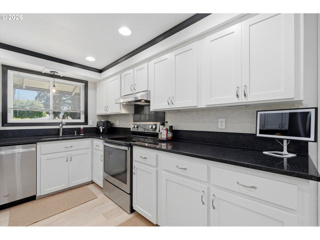 5095 Se ROETHE Rd, Milwaukie, OR 97267