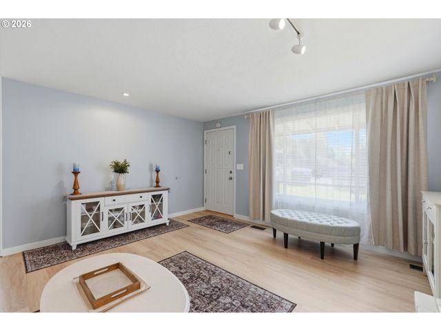 5095 Se ROETHE Rd, Milwaukie, OR 97267