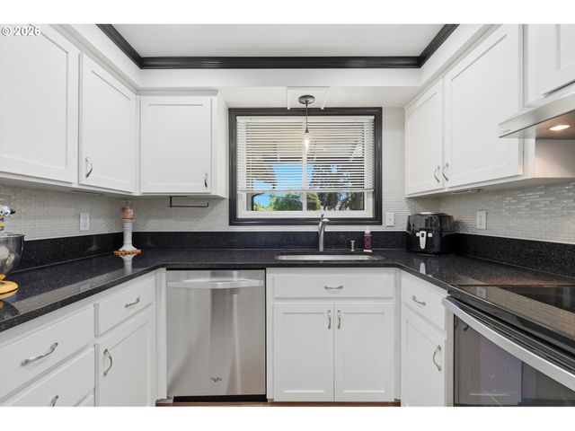 5095 Se ROETHE Rd, Milwaukie, OR 97267