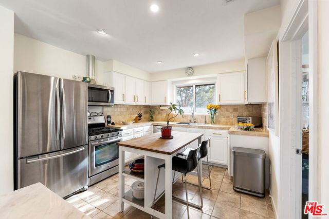 2316 Laurelmont Place, Los Angeles, CA 90046