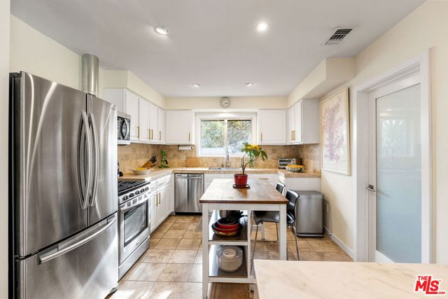 2316 Laurelmont Place, Los Angeles, CA 90046