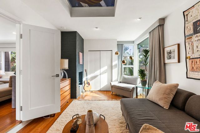 2316 Laurelmont Place, Los Angeles, CA 90046