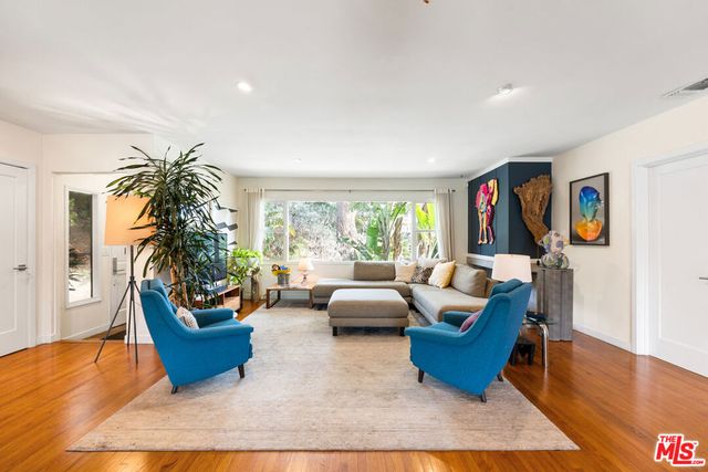 2316 Laurelmont Place, Los Angeles, CA 90046