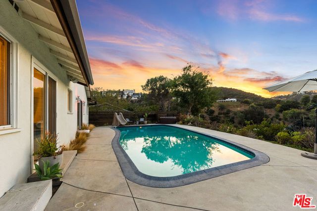 2316 Laurelmont Place, Los Angeles, CA 90046