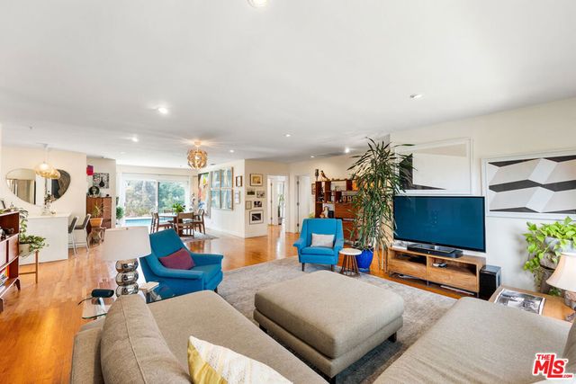 2316 Laurelmont Place, Los Angeles, CA 90046