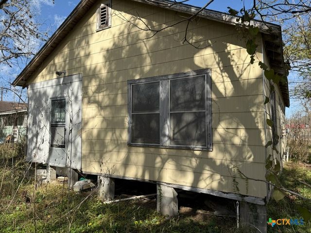517 E Franklin Street, Goliad, TX 77963