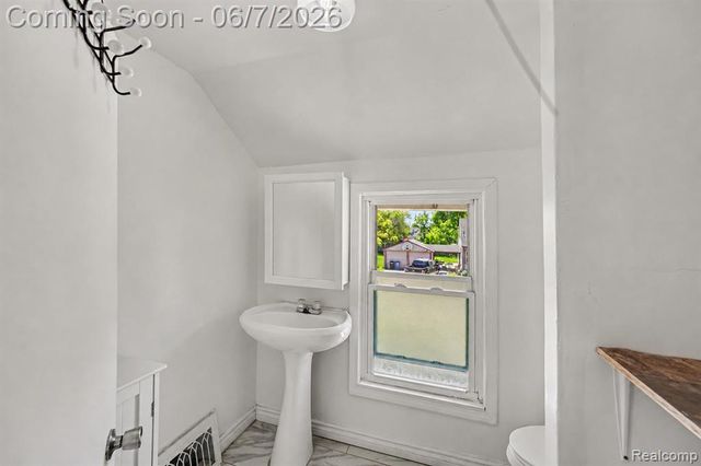1304 Stewart Avenue, Lincoln Park, MI 48146
