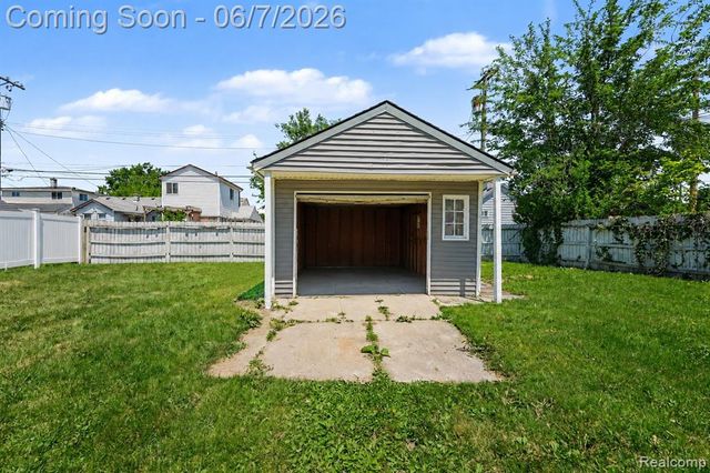 1304 Stewart Avenue, Lincoln Park, MI 48146