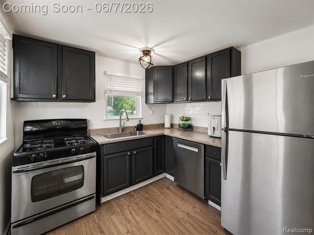 1304 Stewart Avenue, Lincoln Park, MI 48146