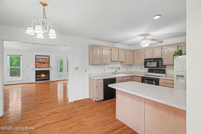 2716 Antone Pkwy, Louisville, KY 40220
