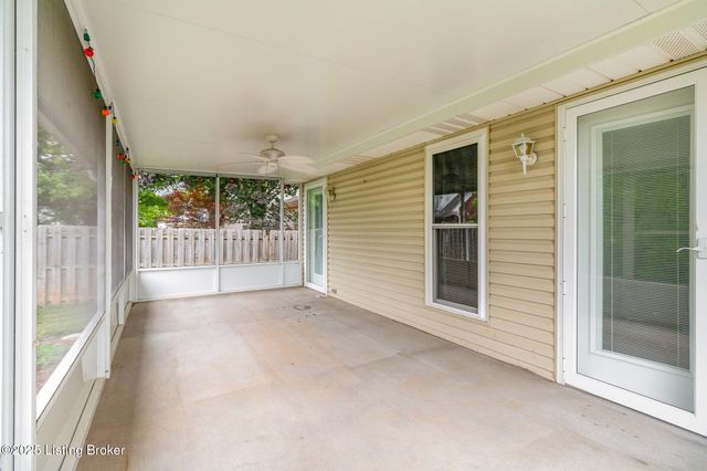 2716 Antone Pkwy, Louisville, KY 40220