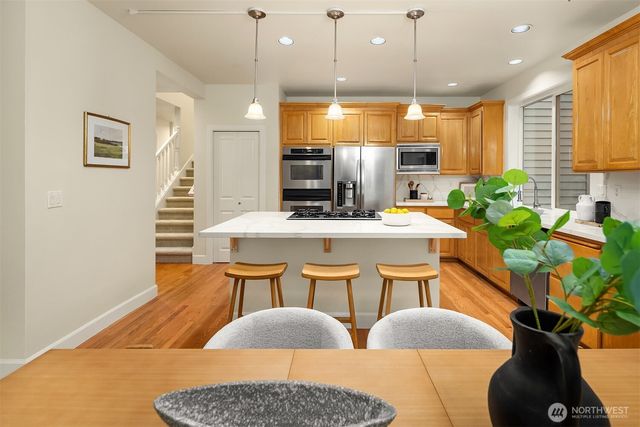 21030 SE 5th Street, Sammamish, WA 98074