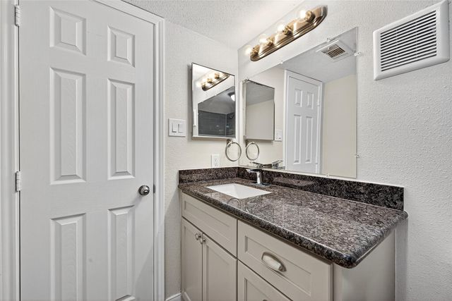 711 Worthshire Street, Houston, TX 77008