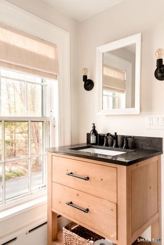 151 Neipsic Road, Glastonbury, CT 06033
