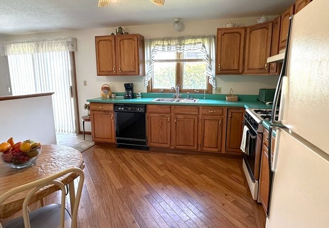 175 College Park Rd, Fall River, MA 02720