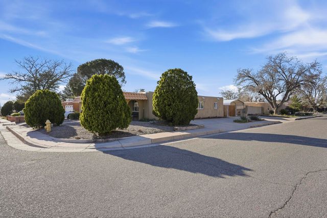 11017 Phoenix Avenue NE, Albuquerque, NM 87112