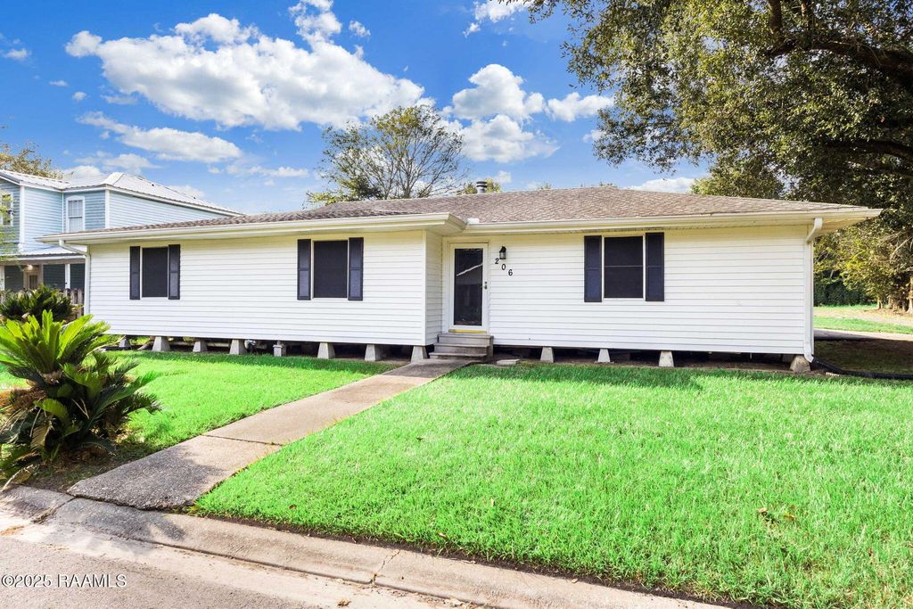 206 Nottingham Circle, Lafayette, LA 70507