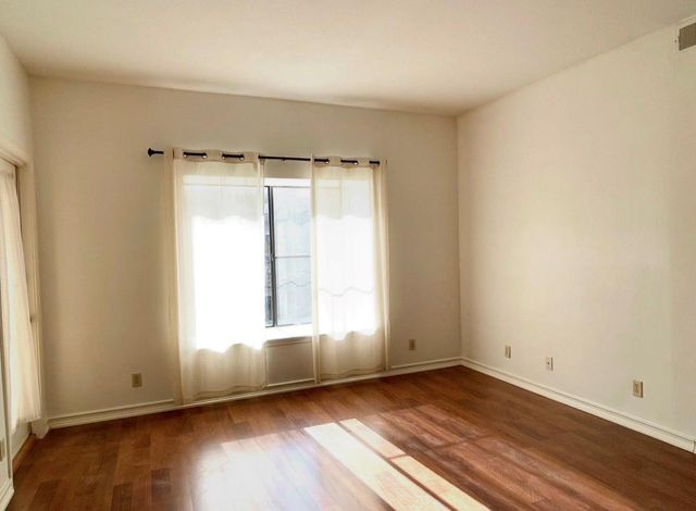 2209 S Braeswood Blvd 32F, Houston, TX 77030