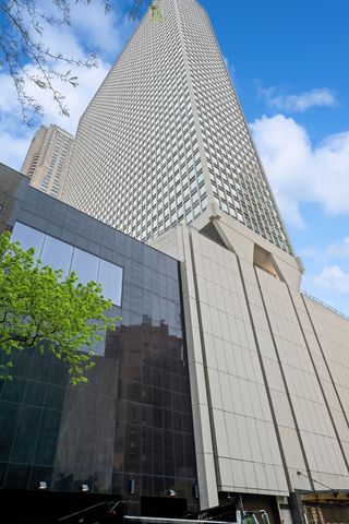 111 E Chestnut Street 56AB, Chicago, IL 60611