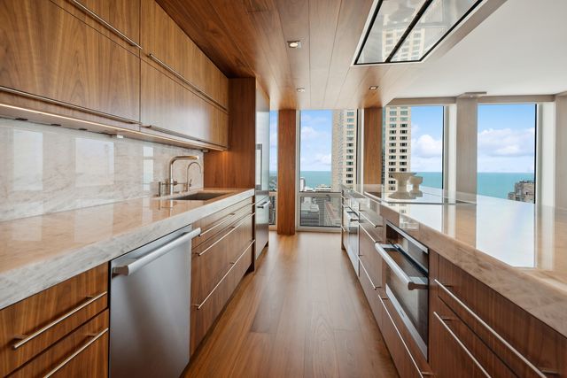 111 E Chestnut Street 56AB, Chicago, IL 60611