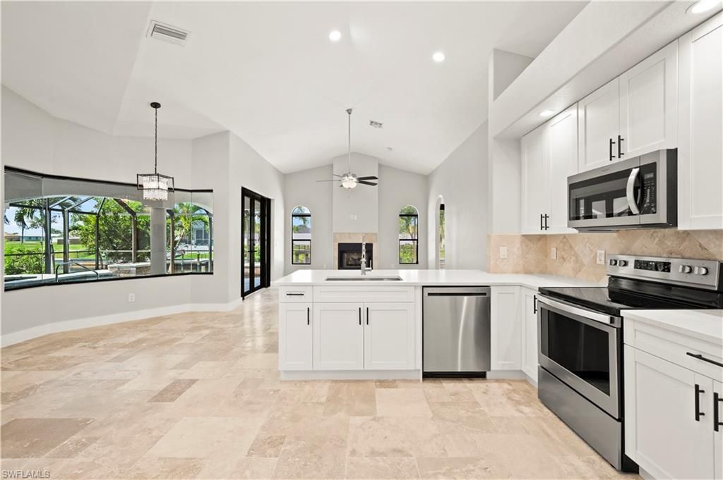 Image 17 of property listing at 506 32nd PL, Cape Coral, FL 33993